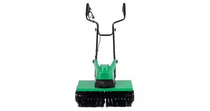 Brosse électrique de brins de gazon synthétique - entretien finition