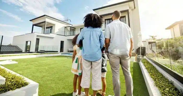 Bien en location avec extérieur en pelouse artificielle