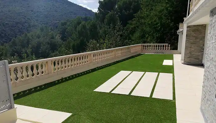 Gamme de gazon synthétique pour les terrasses