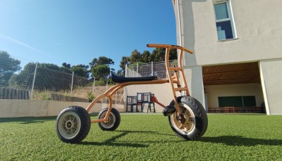 Illustration : Le gazon synthétique a-t-il sa place en crèche ou à l’école ?