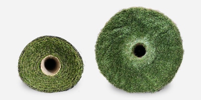 Deux rouleaux de pelouse artificielle de même largeur (2m) de longueurs différentes