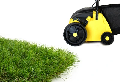 Entretien et nettoyage de pelouse synthétique